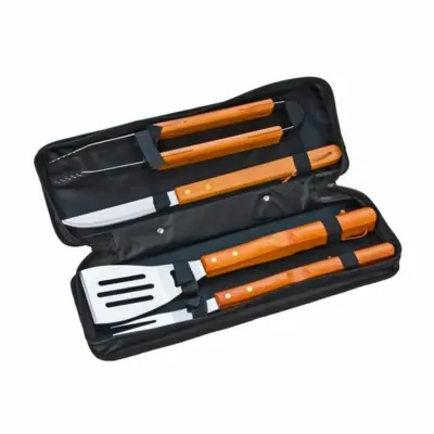 Kit churrasco com 4 peças, cabo de madeira. Acompanha estojo em nylon com alça para transporte