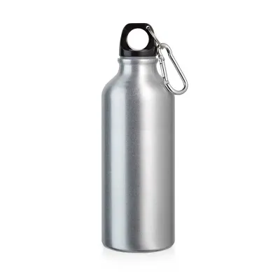 Squeeze Alumínio e AS com mosquetão.  Dimensões: ø66 x 210 mm Capacidade: 500 ml