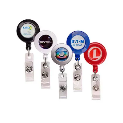 Porta-crachá retrátil com personalizações