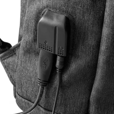 Mochila com saída USB