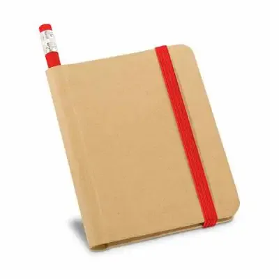 Caderno com lápis e elástico vermelho