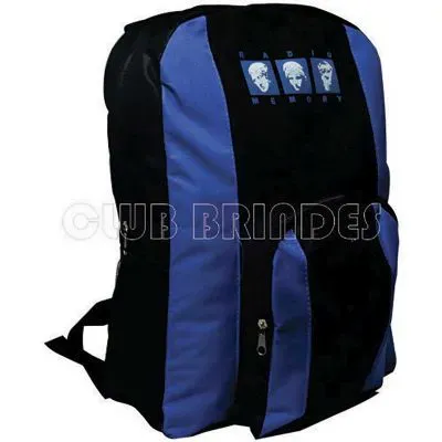 Mochila com bolso central e bolso laterais, costas acolchoadas 