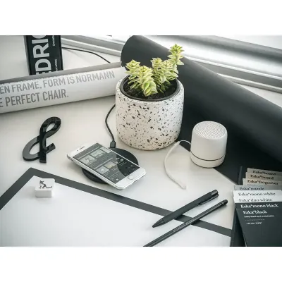 Caixa de som portátil em uso