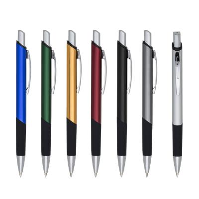 Caneta metálica com design quadrangular