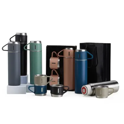 Kit garrafa térmica 450ml com duas tampas extras que podem ser utilizadas como xícaras