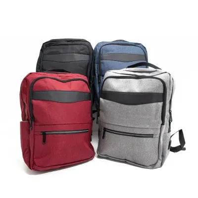 Mochilas em várias cores