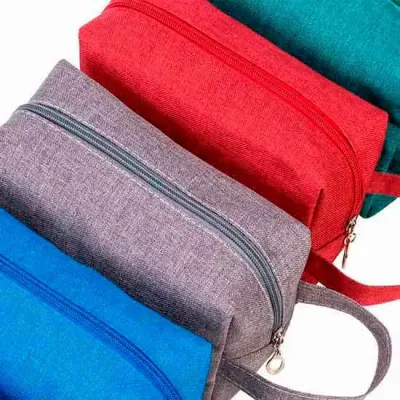 Necessaire de Nylon parte interna com forro de poliéster 