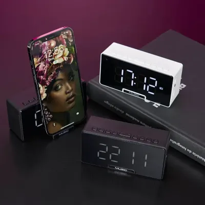 Caixa de som, relógio e porta-celular