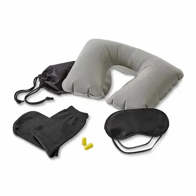 Kit de viagem. Incluso almofada de pescoço, máscara para dormir, tampões para ouvidos (não é um equipamento de proteção individual) e 1 par de meias