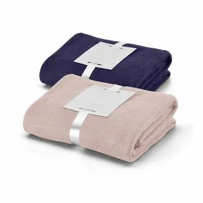 Manta com fita acetinada e cartão para personalização 