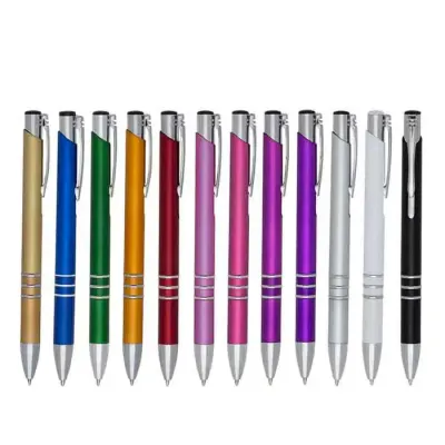 Caneta plástica com detalhe de três anéis