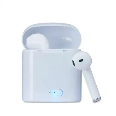 Fone bluetooth plástico com case carregador.