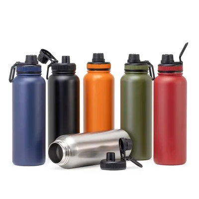 Garrafas térmicas em várias cores