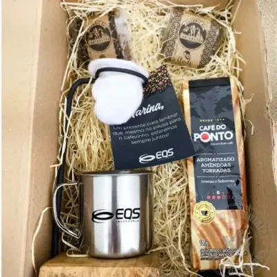 Kit café com caneca, café, coador