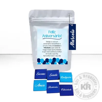 Sachê pouch tipo zip lock, na cor branca, tamanho 10 x 15 cm. Contém 6 tabletes de chocolate de 5...