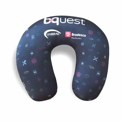 Almofada de Pescoço preta com logo impresso e estampa