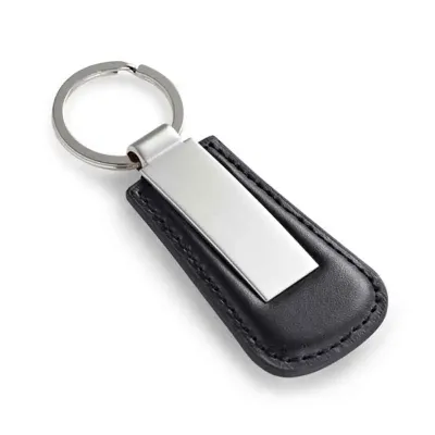 Chaveiro de metal com couro sintético