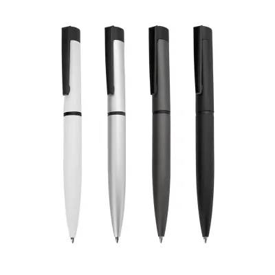 Caneta esferográfica de metal com escrita em azul