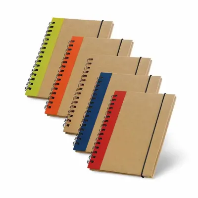 Caderno personalizado capa dura com detalhe colorido