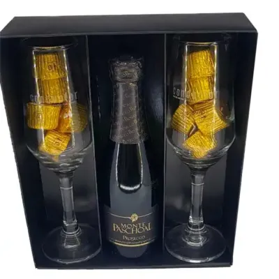 Kit natalino com espumante, 2 taças e bombons