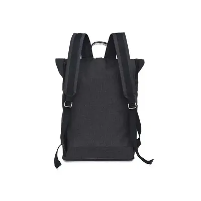 Mochila em couro com um bolso frontal,  alça de mão e alças de ombro