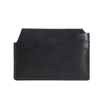 Porta cartão em couro tem pouca espessura, perfeito para ser acoplado em carteiras