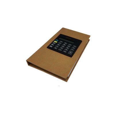Bloco de anotações com calculadora, sticky notes e marcadores de páginas em cores diferentes.
