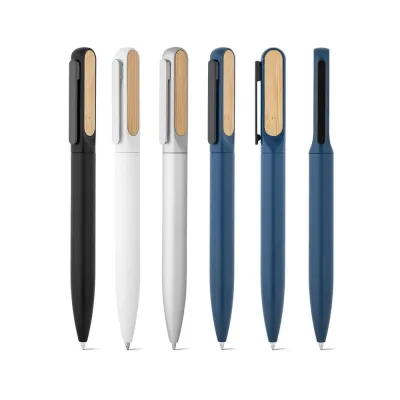 Esferográfica em alumínio 94% reciclado com detalhe em bambu no clipe