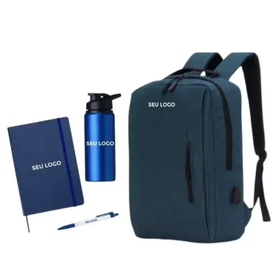 Kit com mochila, bloco, caneta e squeeze