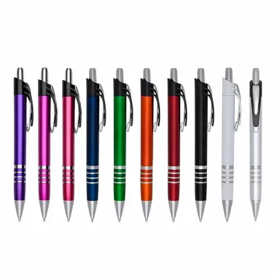 Caneta plástica colorida com anéis prateados