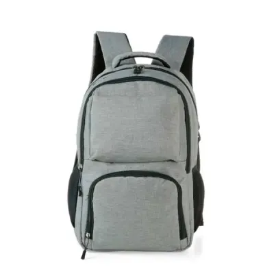 Mochila cinza em Nylon com compartimento para notebook e detalhes neoprene. Possui compartimento ...