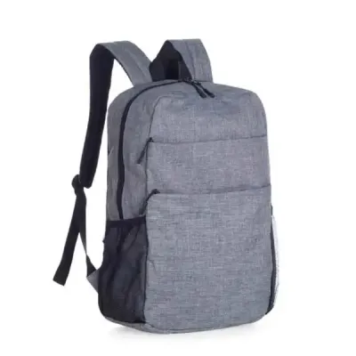 Mochila de Nylon com compartimento para notebook. Possui compartimento grande com bolso para note...