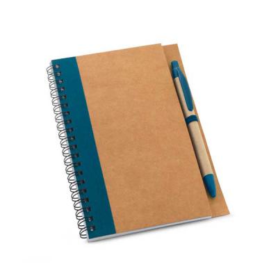 Caderno capa cura em kraft com detalhes em azul e caneta