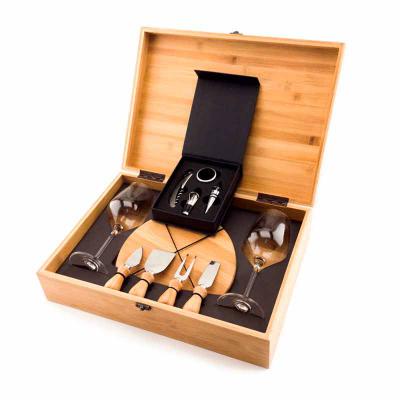 Caixa em Bambu para presente com kit para queijo, kit para vinho e taças. 11 peças