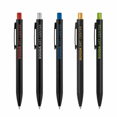 Caneta em alumínio preta com acabamento mate e botão com acabamento brilhante colorido