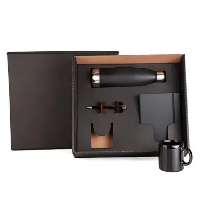 Kit com caderno, canetam, caneca e garrafa