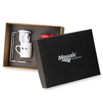 Kit Café fornecido em caixa Kraft com gravação em 01 cor na tampa