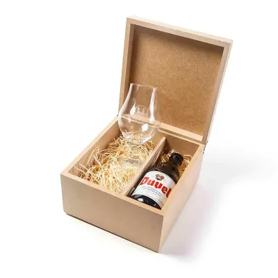 Kit com cervejas, taça personalizada e aperitivo