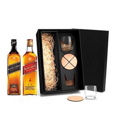 01 Garrafa de Whisky Red Label 750ml 02 Copos para whisky em vidro 02 Porta copos em MDF Caixa Kr...
