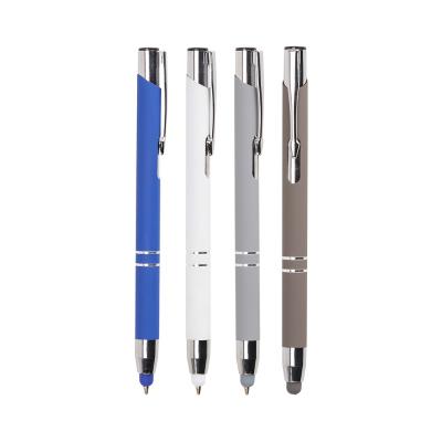 01 Caneta esferográfica com carga azul, acionamento por clique Possui ponteira emborrachada Taman...