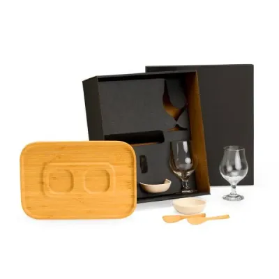 Composto por petisqueira em Bambu com duas cumbucas em Fibra de Bambu 02 espátulas de 14 cm em Ba...