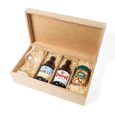Kit com cervejas e taça personalizada