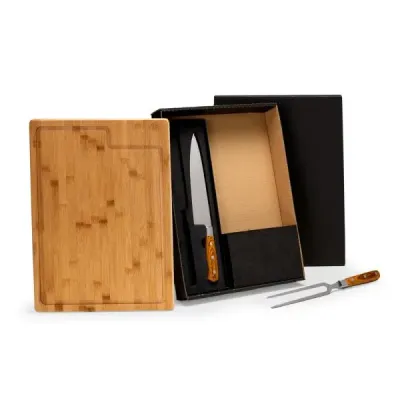 Composto por tábua em Bambu para Churrasco 01 faca e 01 garfo premium em Madeira / Inox Tamanho t...