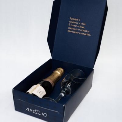 01 Caixa personalizada 01 Mini Chandon 01Taça Gravação: Na caixa e taça