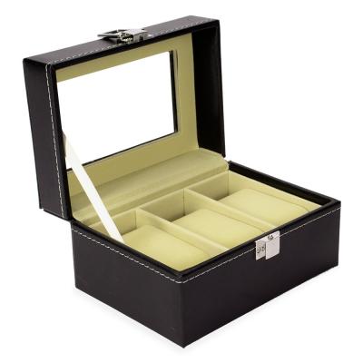 Porta-relógios com acabamento em couro sintético à base de PVC Apresenta revestimento interno ave...