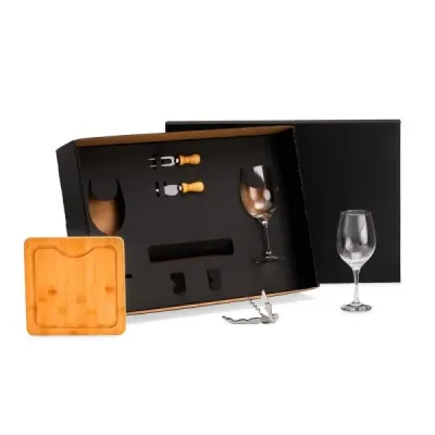 Composto por tábua em Bambu quadrada 01 faca e 01 garfo em Madeira/Inox 02 taças em vidro para Vi...