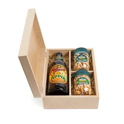 Caixa com cerveja e aperitivos