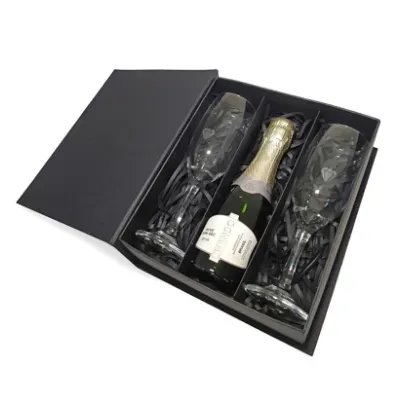Kit com espumante de duas taças 