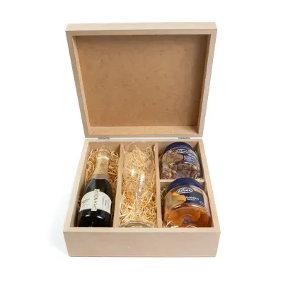 Kit Mini espumante com taça e aperitivos na caixa de MDF para final de ano