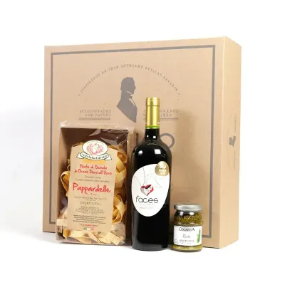 Kit Gourmet com massa especial italiana, molho pesto e vinho tinto 